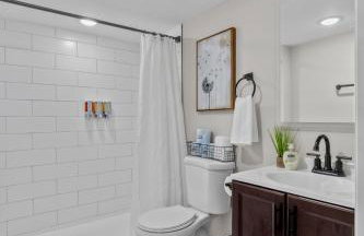 Blue Door Bungalow | JZ Vacation Rentals - Foto 44