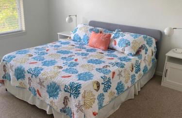 Coastal Condo with pool, minutes from beach - Foto 9