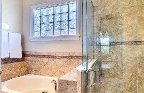 Two King En-Suites …Inside the Prestigious Reunion Resort - Foto 27