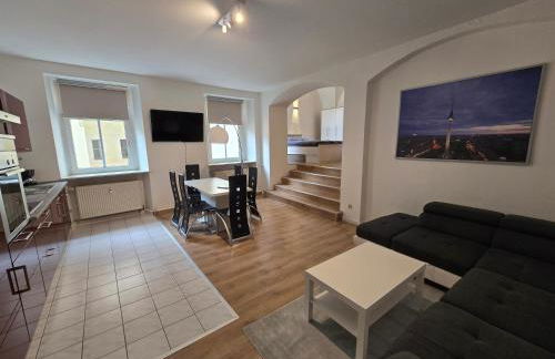 FERIENWOHNUNG 77m2 APARTMENT 2 RAUM WOHNUNG im ZITTAUER STADTZENTRUM INNENSTADT INNENRING TOP LAGE MARKT UND RATHAUS NÄHE - Foto 1