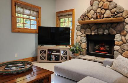 Woods Way Hideaway - minutes from Petoskey & Harbor Springs - close to beaches, skiing & more! - Foto 21