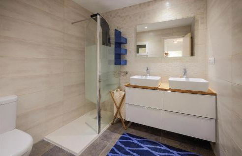 Nice Apartment In Pineda De Mar - Photo 21