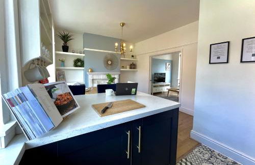 Stylish 3-bed home in Prestwich with free parking - Foto 9