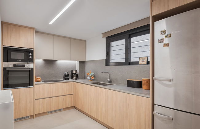 Athenian Riviera Secluded Apartment - Photo 11