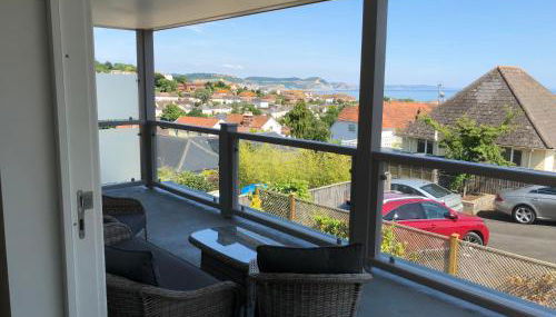 Jurassic View Apartment - Photo 2