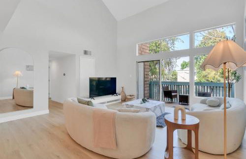 High Ceilings 3BR with Loft-2 Baths Pool & Jacuzzi - Foto 12