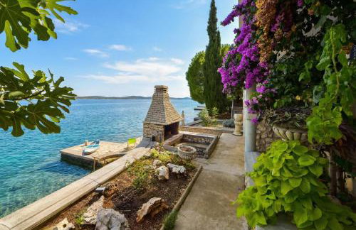 Holiday Home Seafront Escape - Happy Rentals - Photo 6