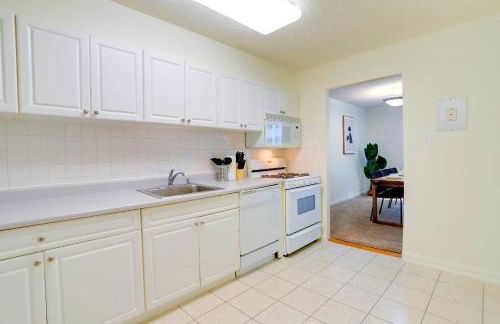 A Few Steps From Airport - Stylish Apt - Photo 8