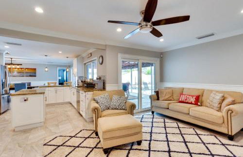 Pool and Screened-In Patio Tropical Florida Abode - Foto 11