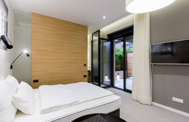 Teanna Lux Apartments - Photo 13