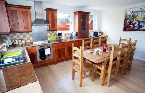 House - Sleeps 8 - Pets Ok - Parking - Foto 2