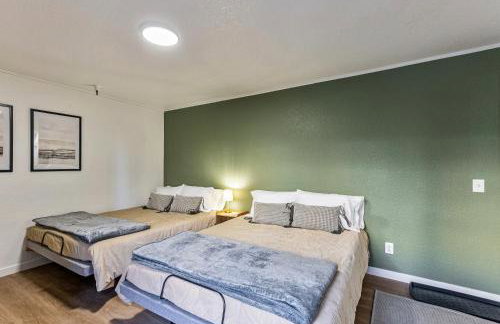 Cozy stay for 2, 5 Min Drive to Base, Full Kitchen, Shared Hot Tub & Pool, Restaurants Nearby! - Photo 5