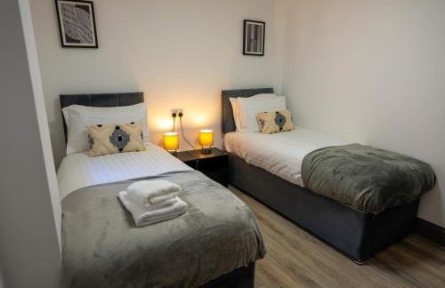 Penthouse 3 Bed, Large HotTub Long stay Discount - Photo 5