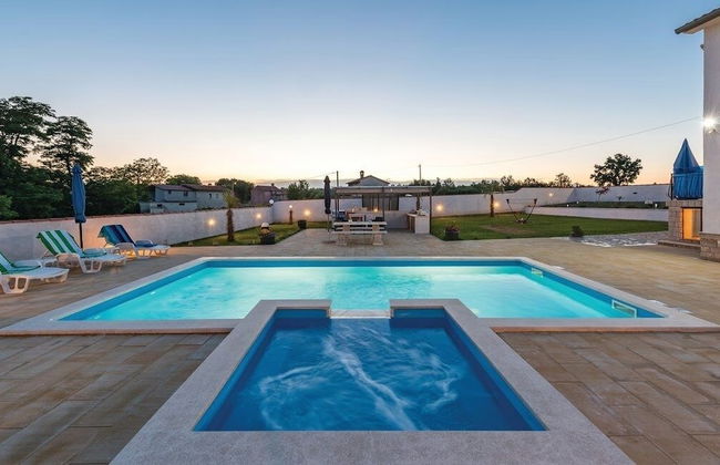 Family home with hydromassage pool & fun activities - Foto 18