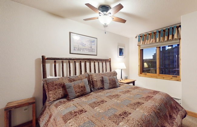 Torian Plum Condominiums - Foto 15