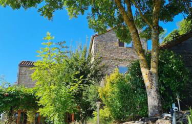 Maison charmante à Saint-Georges-de-Luzençon avec jacuzzi - Foto 3