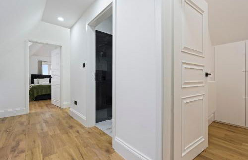 Beautiful Home, Free Parking For Large Groups Sleeps 10 Book Now! - Foto 17