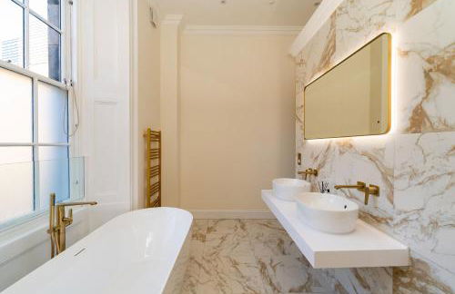 Dragon Suites Luxury Apartments at Rutland Square - Photo 48