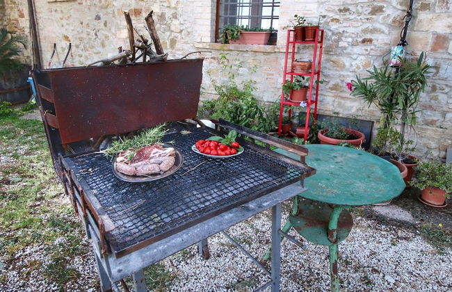 Beautiful Farmhouse with Hot Tub in Umbria - Photo 22
