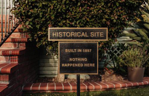 Luxe Victorian Retreat • Walk to Downtown - Foto 38