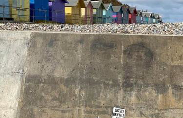 Stunning Cromer beach house with sea views - Photo 19