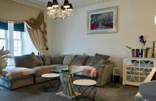 6BR House with Butler, Sauna & Hot Tub in Glasgow - Foto 26