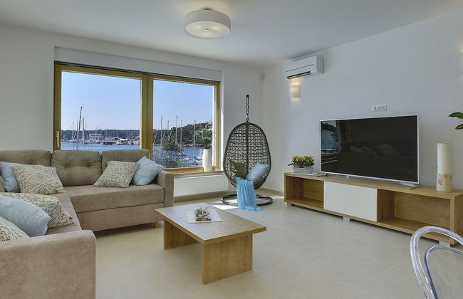 Beautiful Villa by the sea - Photo 13