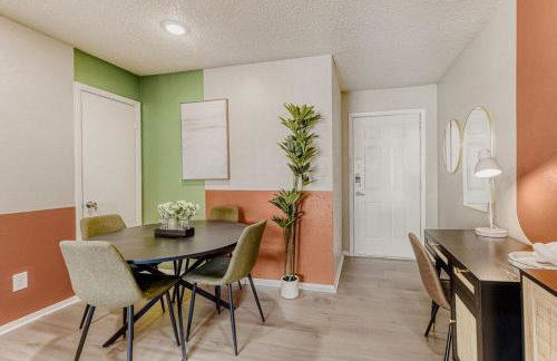 Stylish City Getaway 2B - Sleeps 6 - Pool, Prkg - Foto 2