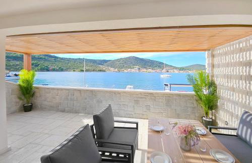 Seafront Villa Kupinica with heated Pool - Foto 3