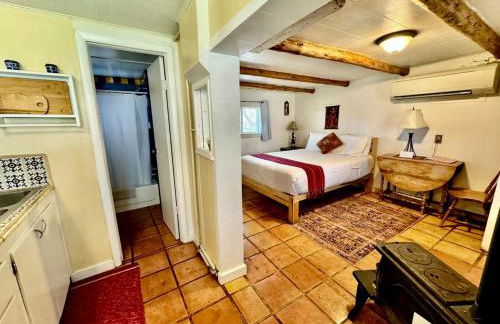 Studio-Style Log Cabin near Carson National Forest, New Mexico - Foto 8