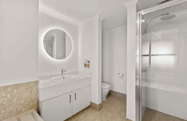 Moonlight Bay Suites - Photo 4