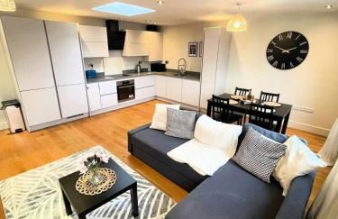 Stylish 1-Bed Flat in Canary Wharf - Photo 1