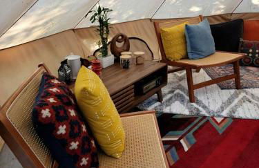 Forest Retreat: Immerse Yourself in Nature with this Chic Bell Tent in Loris, SC - Foto 9