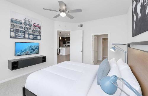 Poolside Comfort 2BR Galleria Stay AND Garage - Foto 20