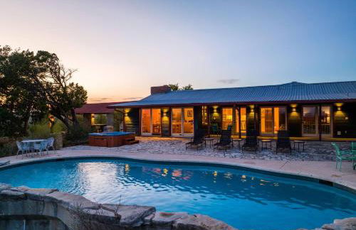 Legendary 3 Bedroom Estate with Pool & Hot Tub! - Foto 35