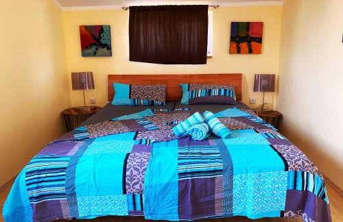 Modern Red & Blue Apartment - Photo 24