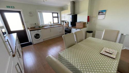 Self Catering house with lovely sea views, 44 Back - Foto 3