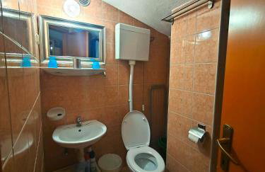 Apartments Turan Centrally Located with Free Parking - Photo 20