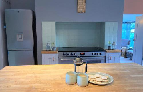 Large House On Farm With Own Heated Pool, As Seen On BBC TV - Photo 10