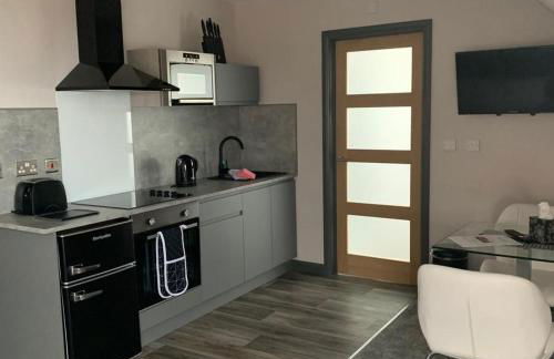 Sunset Studio Apartments - Photo 3