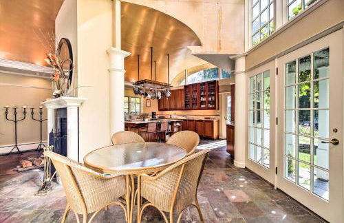 Lovely Brookfield Home with Private Deck and Views - Foto 7