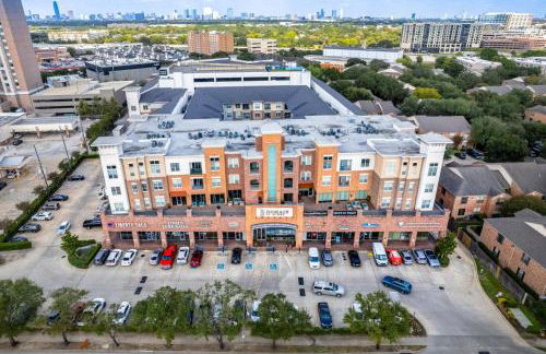 Gorgeous Furnished Apartments near Texas Medical Center & NRG Stadium - Photo 29