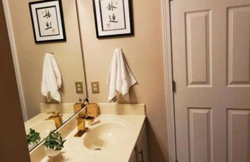 The Redhawk Hideaway: Charming 2BR Condo near Miami Univ in Oxford! Book now! - Foto 9