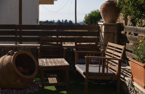 Ilys Home, a Country-chic Retreat with Pool & BBQ, By ThinkVilla - Photo 29