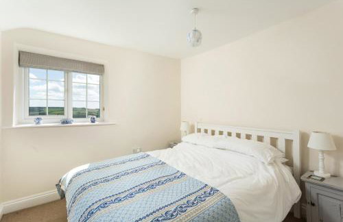 Stunning 3 Bedroom Cottage near Historic York - Photo 14