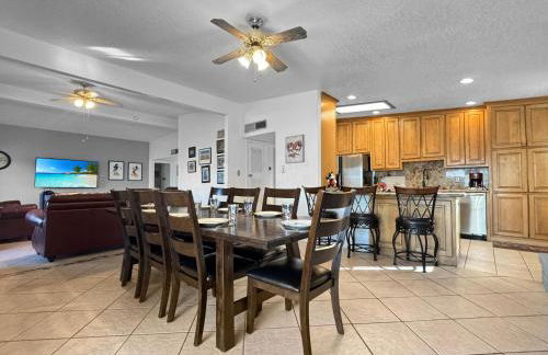 Remodeld5BR Modern Retreat with Covered Pool - Foto 32