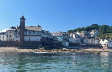 Seapink, Kingsand; luxury Cornish cottage with seaviews, bbq & paddleboards - Photo 4