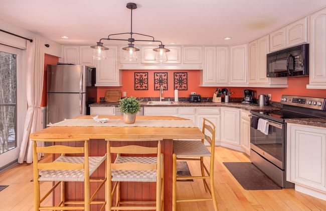 Classic Stowe Ski 3 Bedroom Chalet by RedAwning - Photo 16