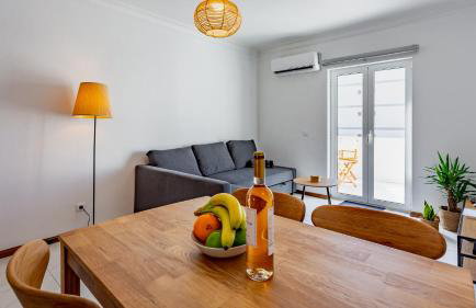 Bright 1BDR Apartment W/Balcony by LovelyStay - Foto 2