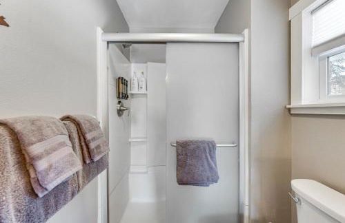 Steps to Estes Lake Mtn-View Hideaway with Hot Tub! - Foto 18